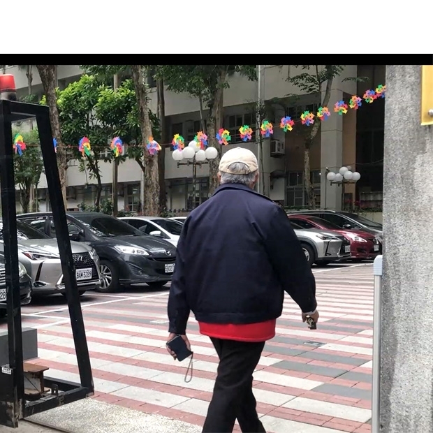 蛛網_敦化國中伸縮大門.jpg